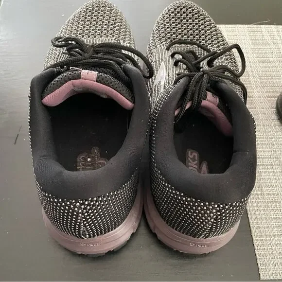 Brooks purple black Revel 2 laced low top running tennis shoes athletic men’s 10